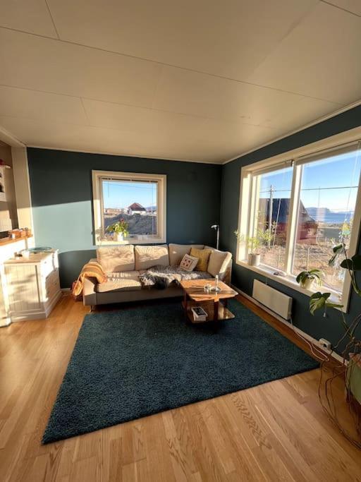Sjarmerende Hus Med Orkesterplass Til Hav Og Fjell Stave Extérieur photo