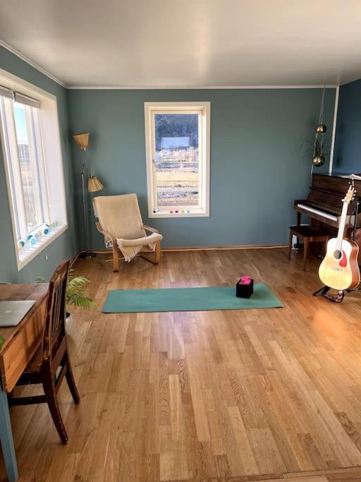 Sjarmerende Hus Med Orkesterplass Til Hav Og Fjell Stave Extérieur photo