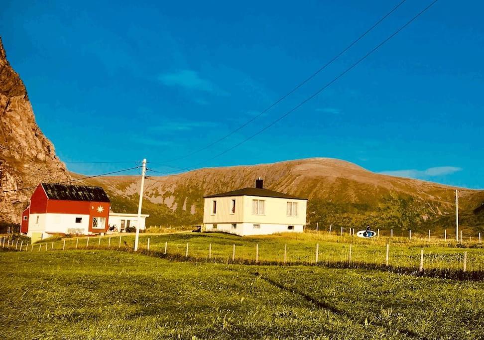 Sjarmerende Hus Med Orkesterplass Til Hav Og Fjell Stave Extérieur photo