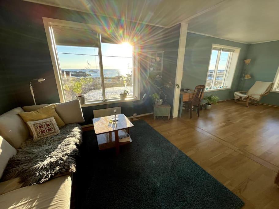 Sjarmerende Hus Med Orkesterplass Til Hav Og Fjell Stave Extérieur photo