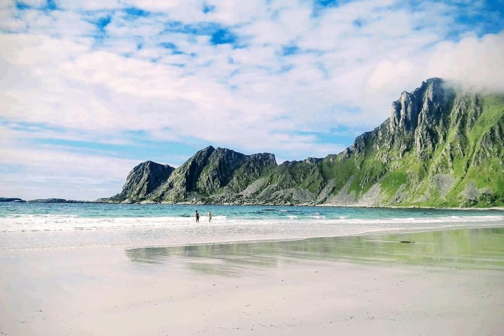 Sjarmerende Hus Med Orkesterplass Til Hav Og Fjell Stave Extérieur photo