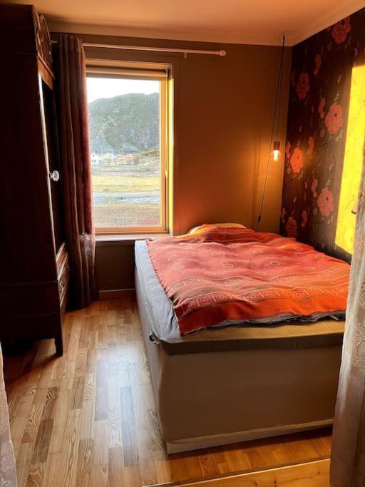 Sjarmerende Hus Med Orkesterplass Til Hav Og Fjell Stave Extérieur photo