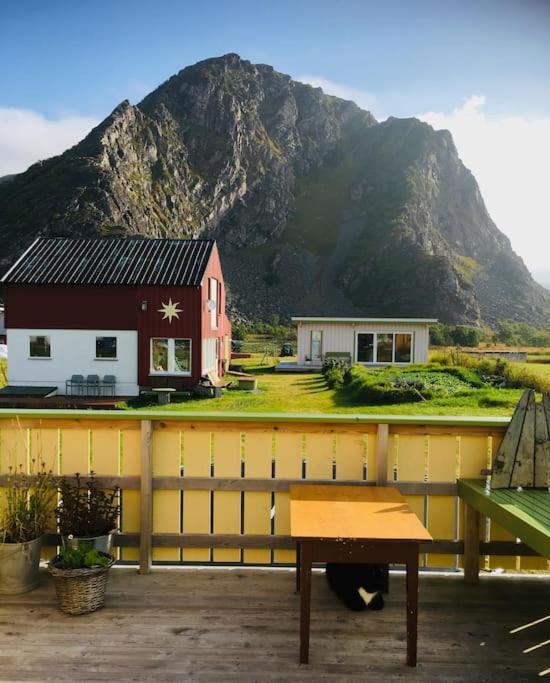 Sjarmerende Hus Med Orkesterplass Til Hav Og Fjell Stave Extérieur photo